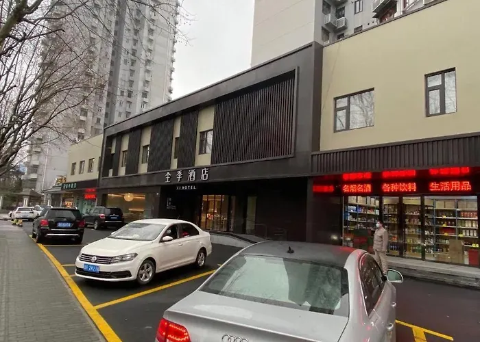Ji Hotel Shanghai Dongming Road Metro Station