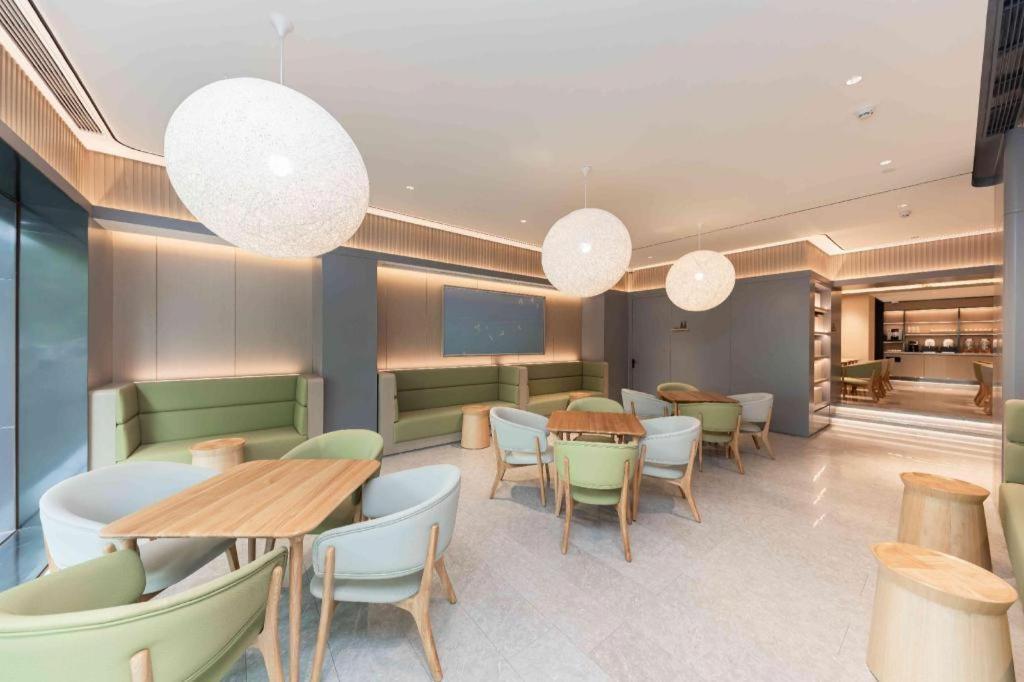 Ji Dongming Road Metro Station Hotel