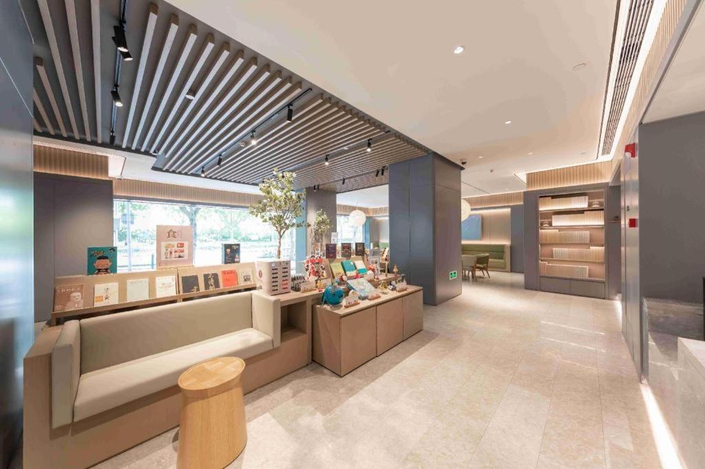 Hotel Ji Dongming Road Metro Station